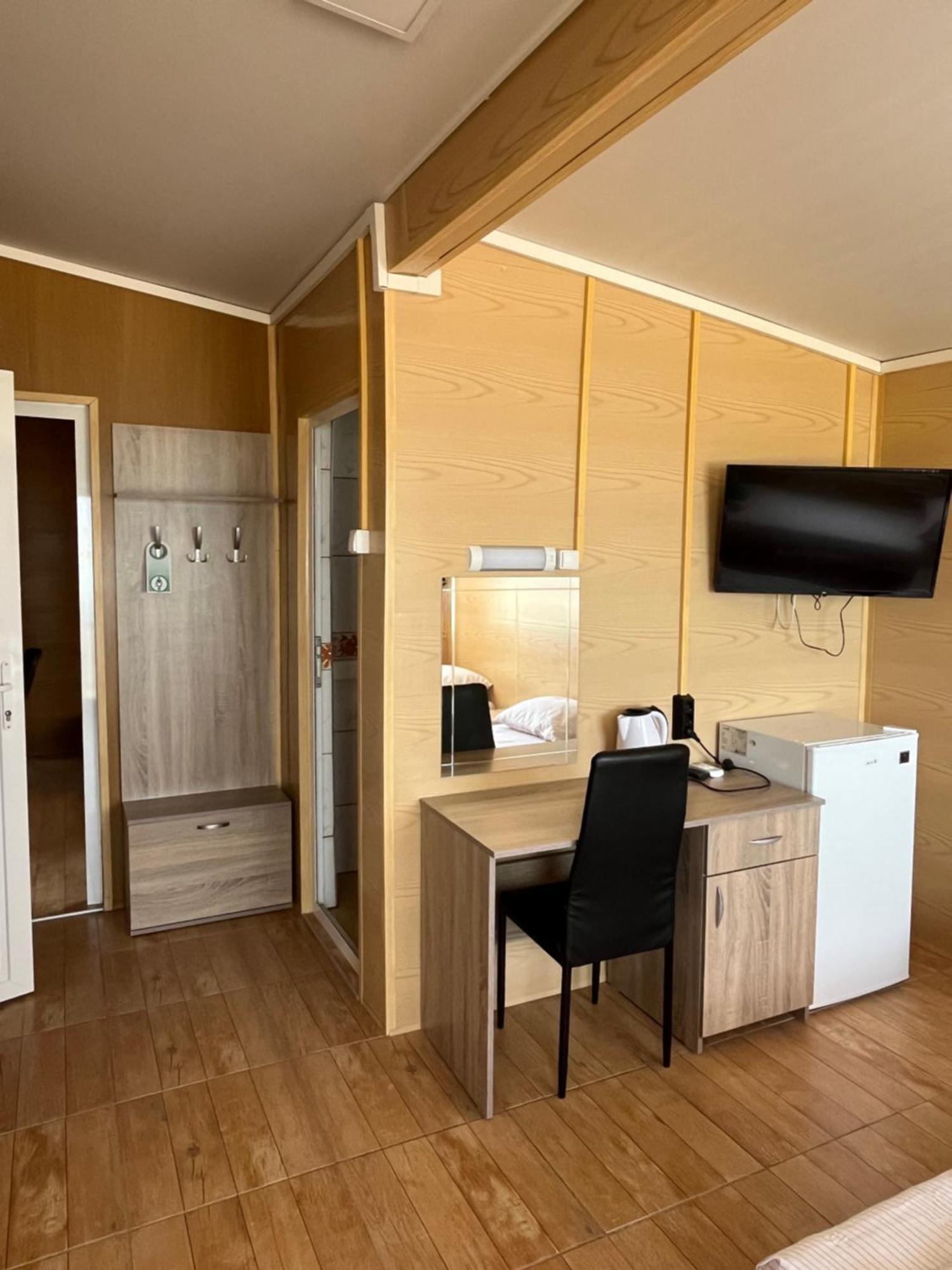 Family Hotel Globus Golden Sands Exterior photo